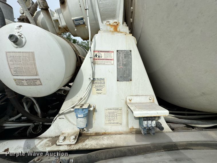 image for item DO0965 2004 Kenworth W900 ready mix truck