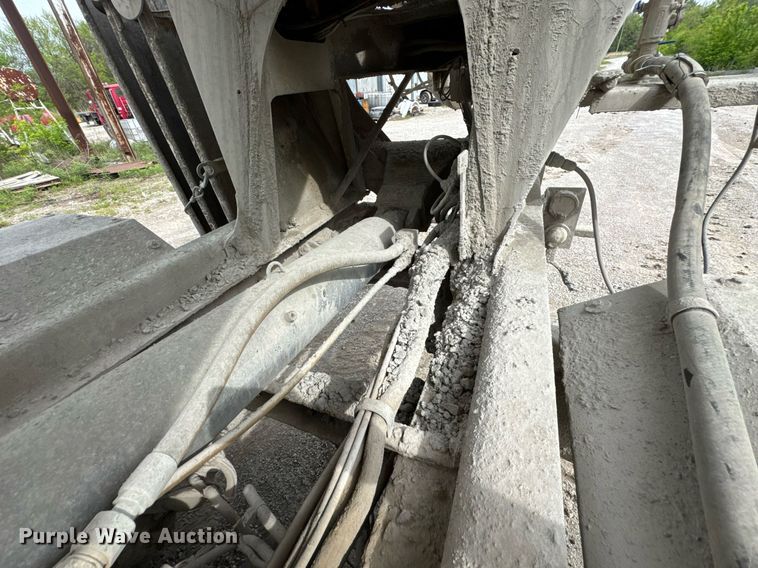 image for item DO0965 2004 Kenworth W900 ready mix truck