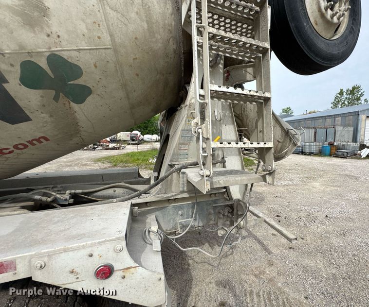 image for item DO0965 2004 Kenworth W900 ready mix truck