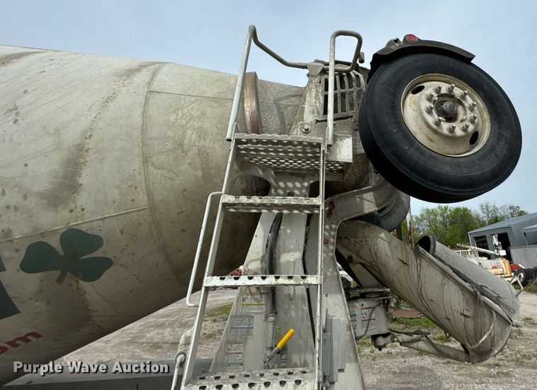 image for item DO0965 2004 Kenworth W900 ready mix truck