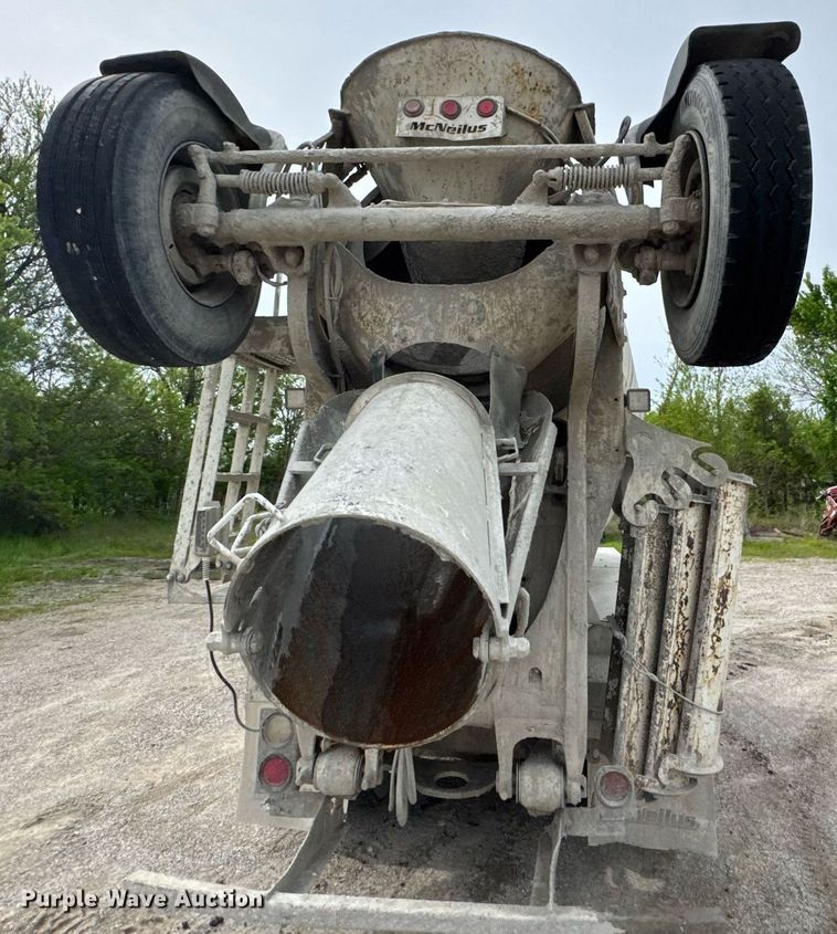 image for item DO0965 2004 Kenworth W900 ready mix truck