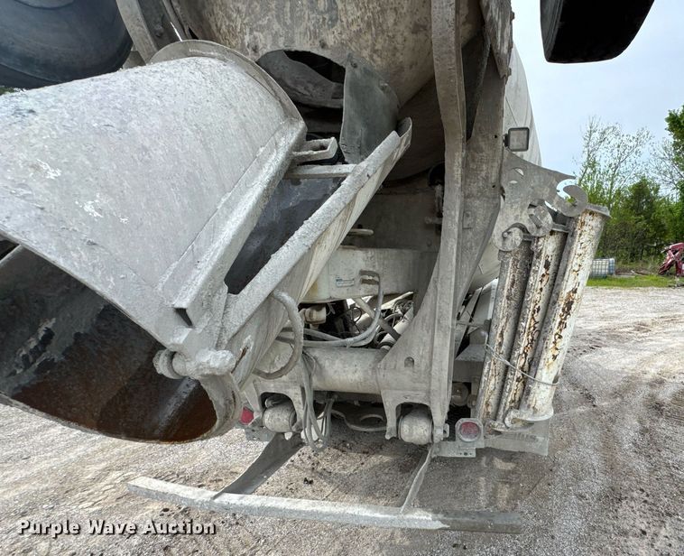 image for item DO0965 2004 Kenworth W900 ready mix truck