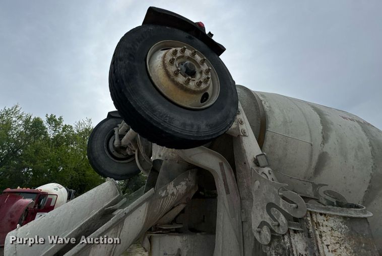 image for item DO0965 2004 Kenworth W900 ready mix truck