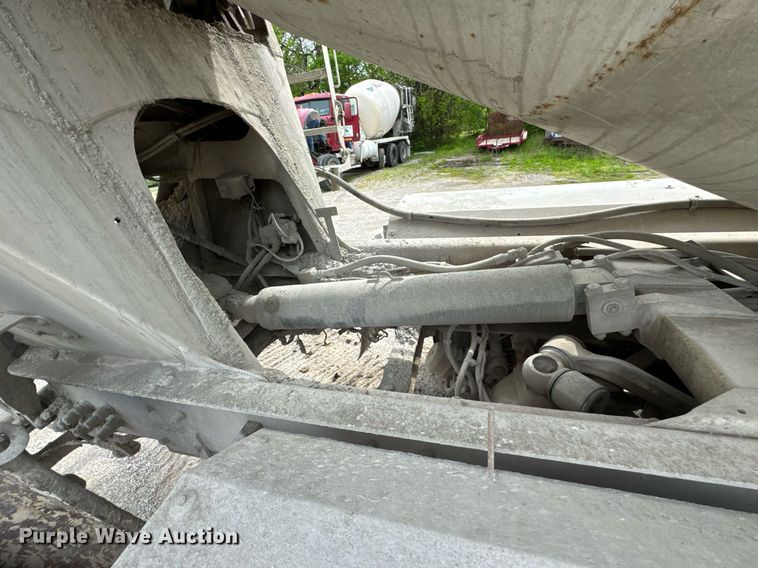 image for item DO0965 2004 Kenworth W900 ready mix truck