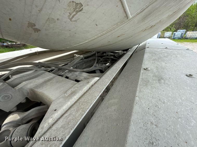 image for item DO0965 2004 Kenworth W900 ready mix truck