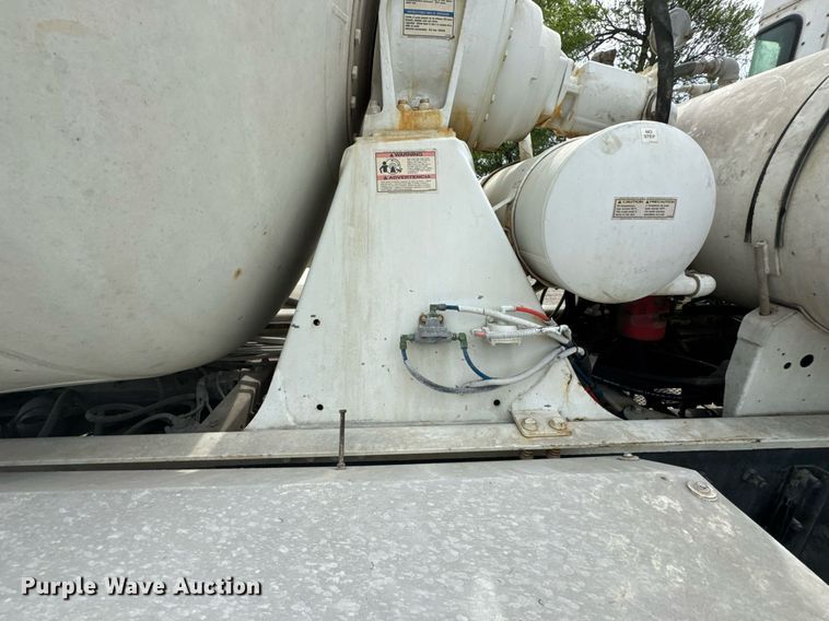 image for item DO0965 2004 Kenworth W900 ready mix truck