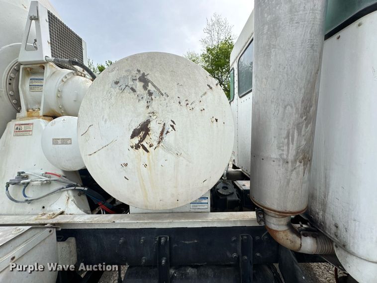 image for item DO0965 2004 Kenworth W900 ready mix truck