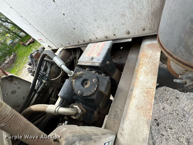 image for item DO0965 2004 Kenworth W900 ready mix truck