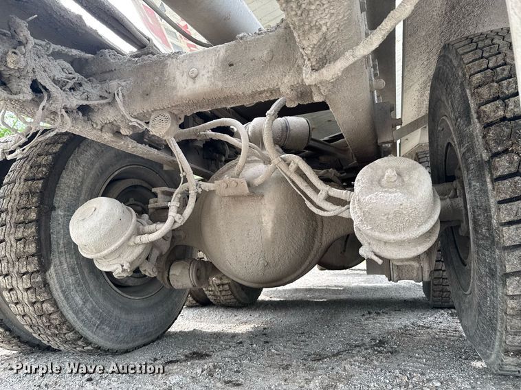 image for item DO0965 2004 Kenworth W900 ready mix truck