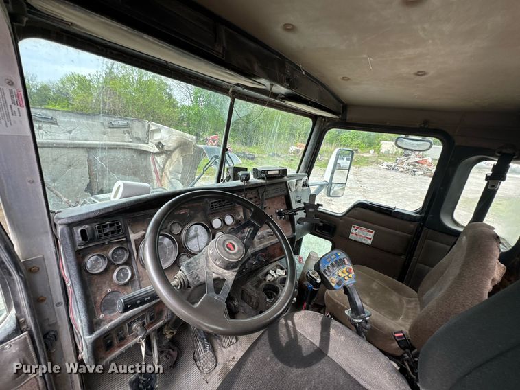 image for item DO0965 2004 Kenworth W900 ready mix truck