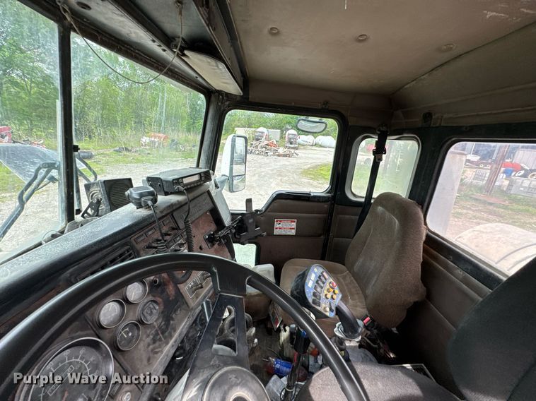 image for item DO0965 2004 Kenworth W900 ready mix truck