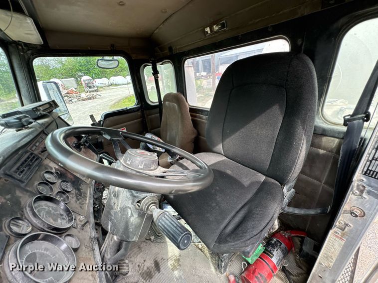 image for item DO0965 2004 Kenworth W900 ready mix truck