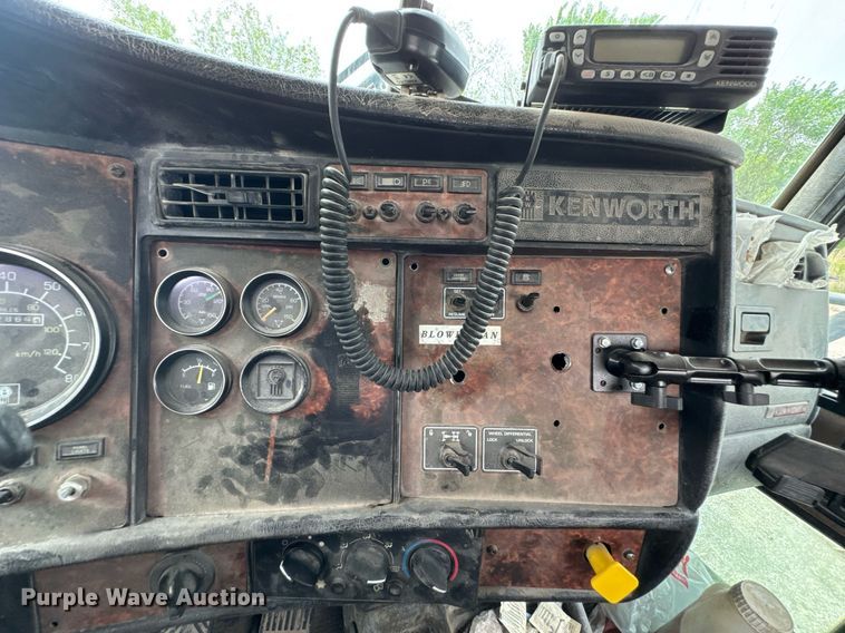 image for item DO0965 2004 Kenworth W900 ready mix truck