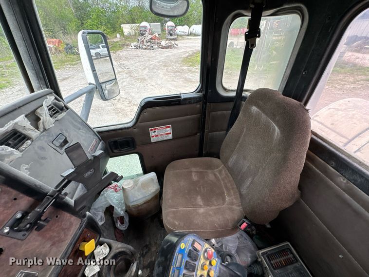 image for item DO0965 2004 Kenworth W900 ready mix truck