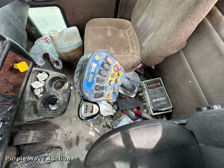 image for item DO0965 2004 Kenworth W900 ready mix truck