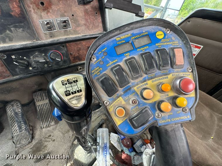 image for item DO0965 2004 Kenworth W900 ready mix truck