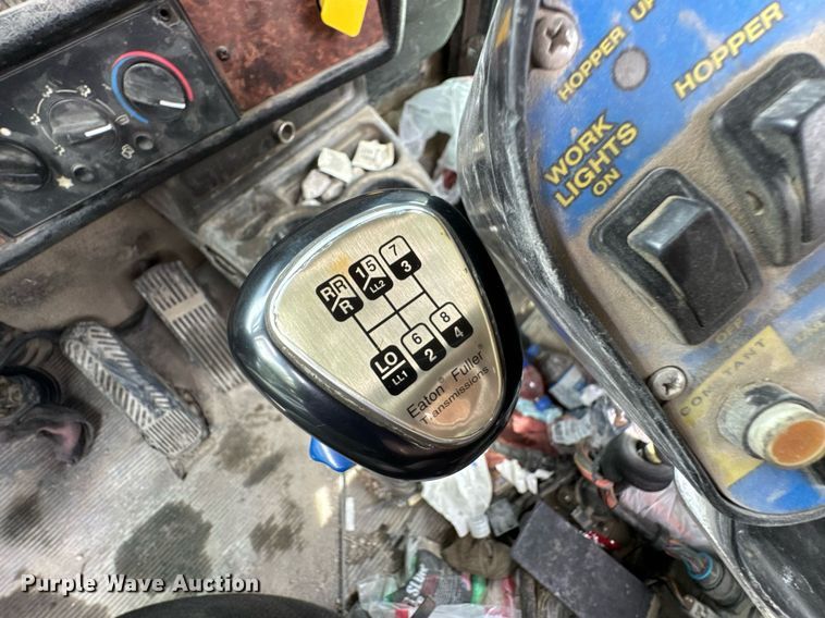 image for item DO0965 2004 Kenworth W900 ready mix truck