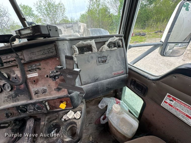 image for item DO0965 2004 Kenworth W900 ready mix truck