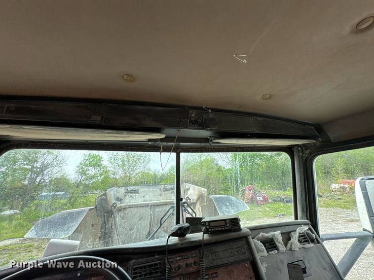 image for item DO0965 2004 Kenworth W900 ready mix truck