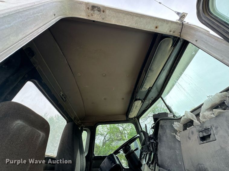 image for item DO0965 2004 Kenworth W900 ready mix truck