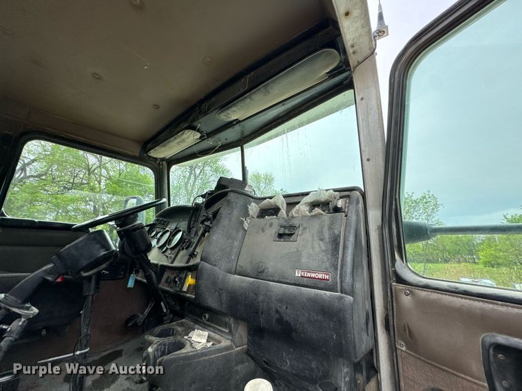 image for item DO0965 2004 Kenworth W900 ready mix truck