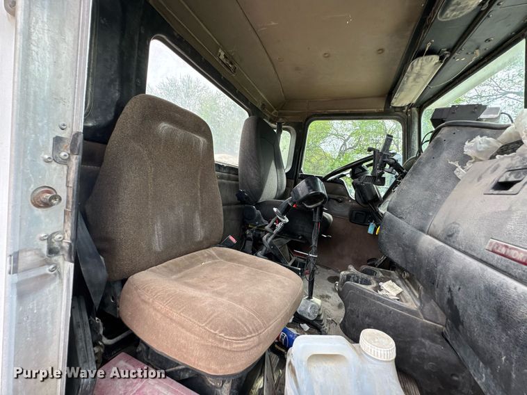 image for item DO0965 2004 Kenworth W900 ready mix truck