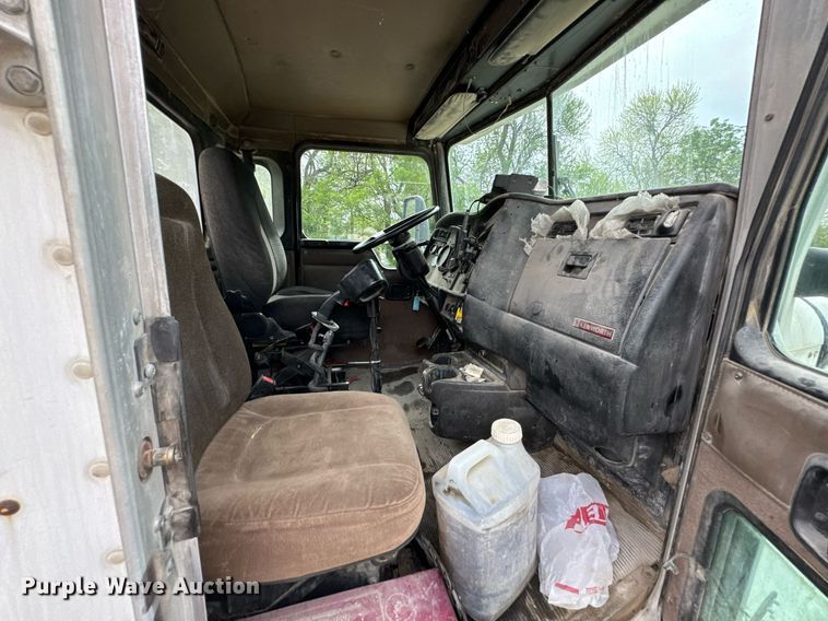 image for item DO0965 2004 Kenworth W900 ready mix truck