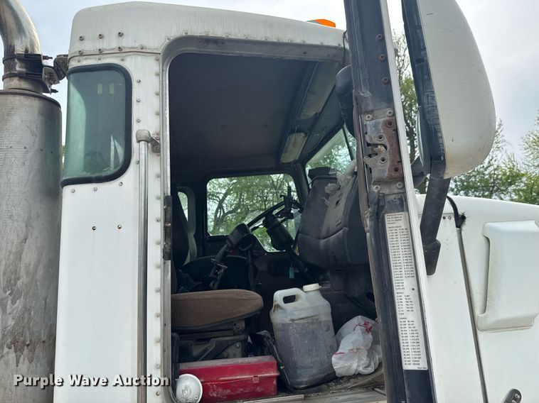 image for item DO0965 2004 Kenworth W900 ready mix truck