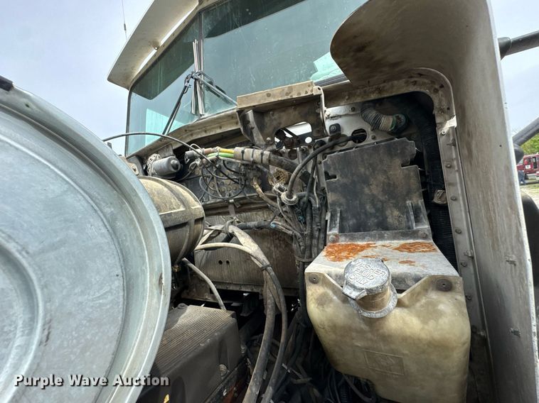 image for item DO0965 2004 Kenworth W900 ready mix truck