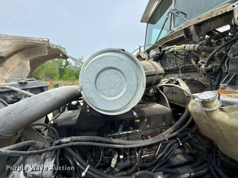 image for item DO0965 2004 Kenworth W900 ready mix truck