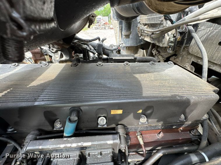 image for item DO0965 2004 Kenworth W900 ready mix truck