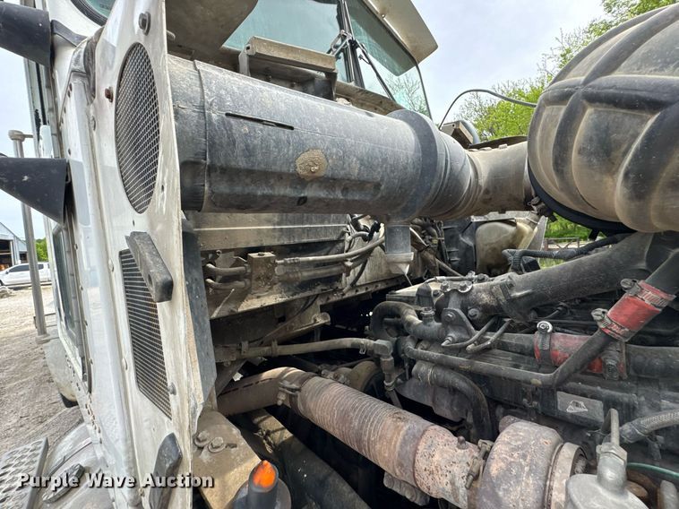 image for item DO0965 2004 Kenworth W900 ready mix truck