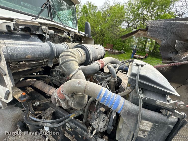 image for item DO0965 2004 Kenworth W900 ready mix truck