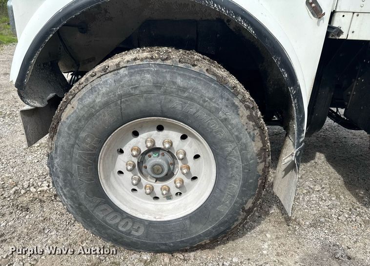 image for item DO0965 2004 Kenworth W900 ready mix truck