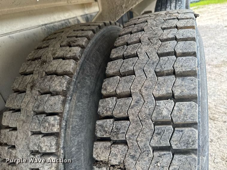 image for item DO0965 2004 Kenworth W900 ready mix truck