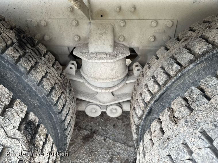 image for item DO0965 2004 Kenworth W900 ready mix truck