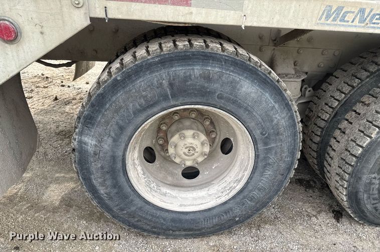 image for item DO0965 2004 Kenworth W900 ready mix truck