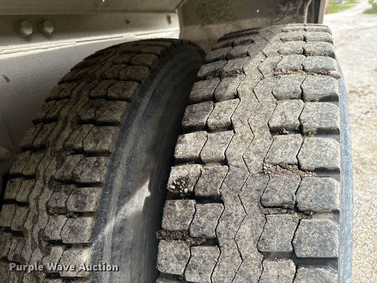 image for item DO0965 2004 Kenworth W900 ready mix truck