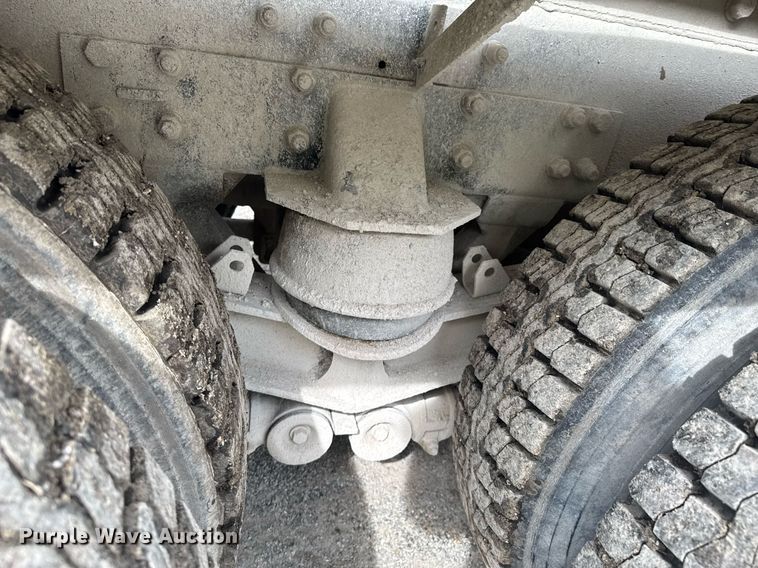 image for item DO0965 2004 Kenworth W900 ready mix truck