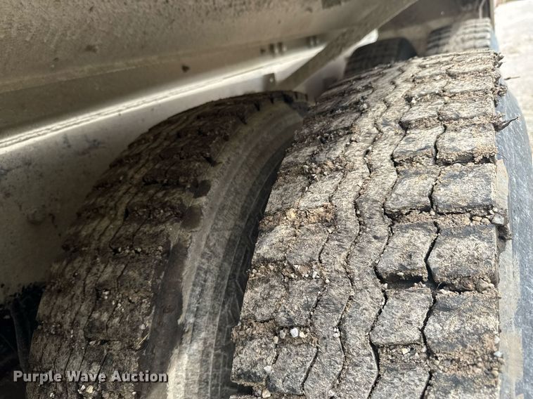 image for item DO0965 2004 Kenworth W900 ready mix truck