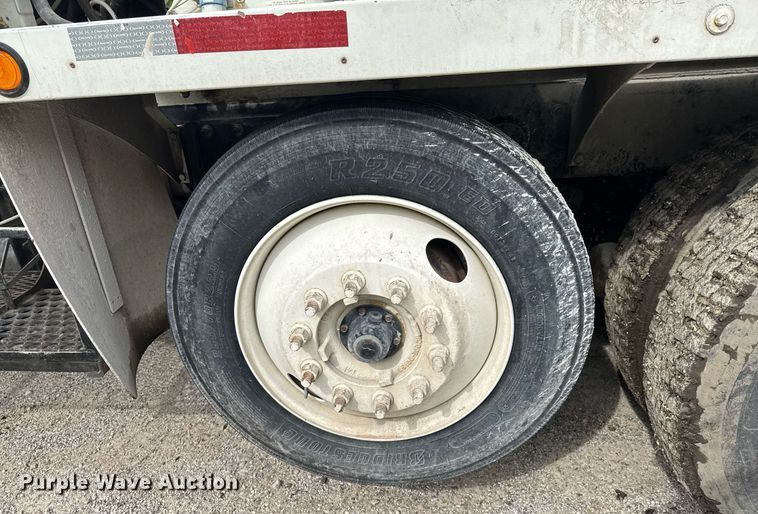 image for item DO0965 2004 Kenworth W900 ready mix truck