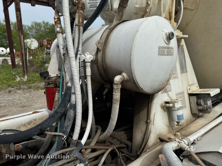 image for item DO0966 2006 Kenworth W900 ready mix truck