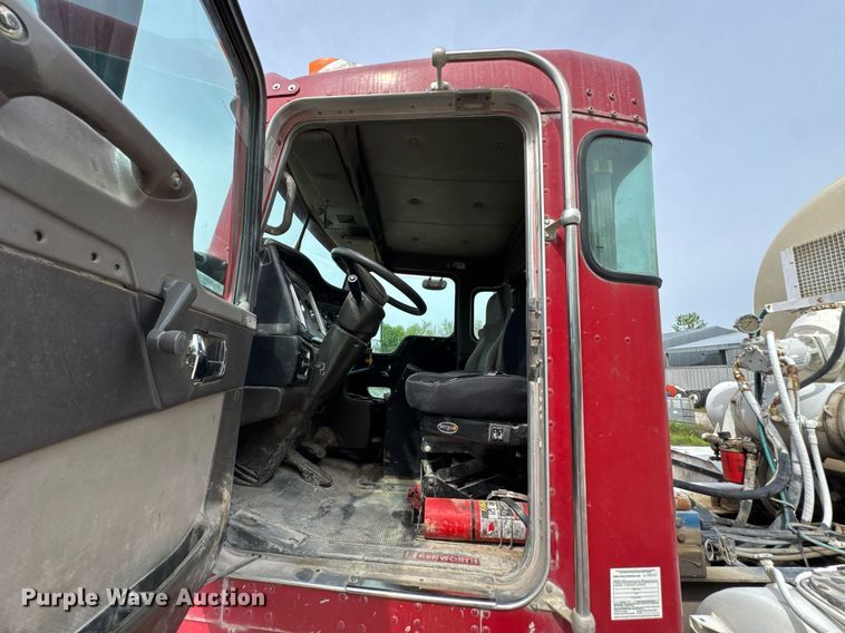 image for item DO0966 2006 Kenworth W900 ready mix truck