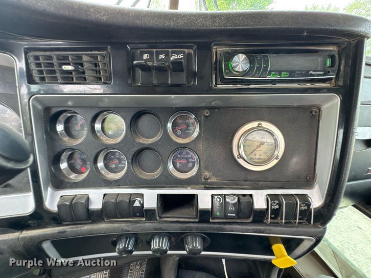 image for item DO0966 2006 Kenworth W900 ready mix truck