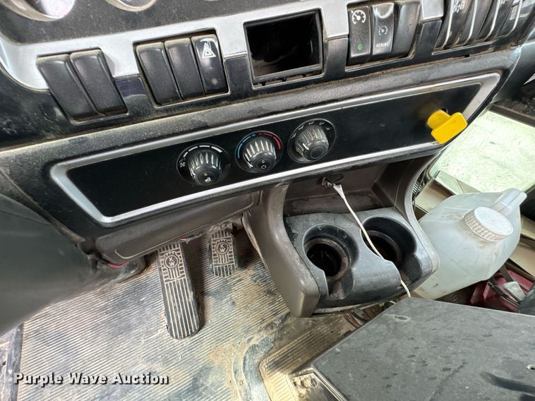 image for item DO0966 2006 Kenworth W900 ready mix truck