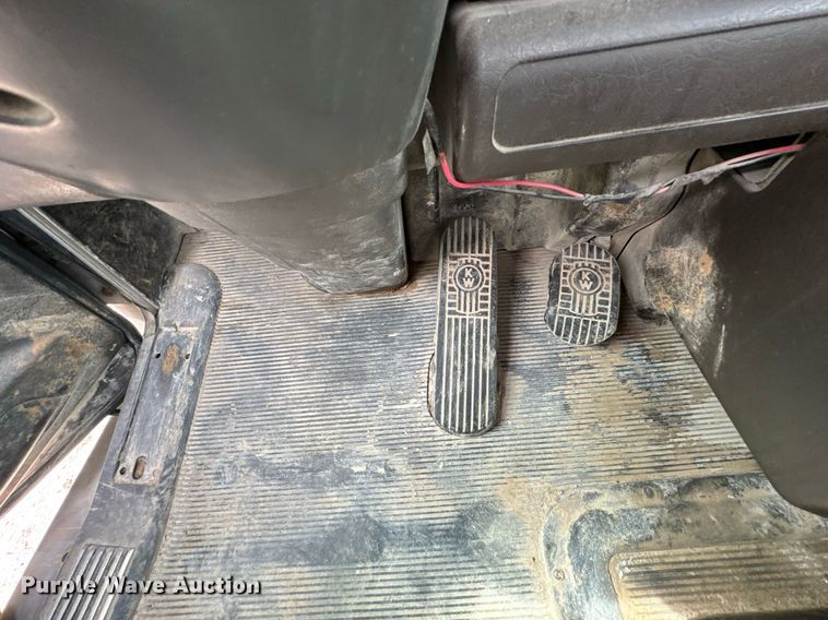 image for item DO0966 2006 Kenworth W900 ready mix truck