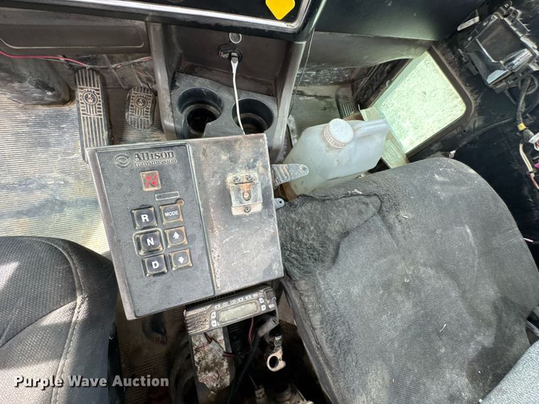 image for item DO0966 2006 Kenworth W900 ready mix truck