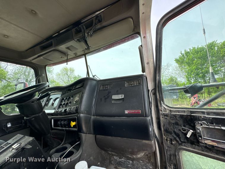 image for item DO0966 2006 Kenworth W900 ready mix truck