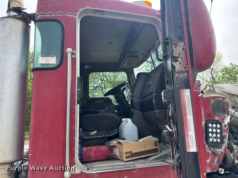 image for item DO0966 2006 Kenworth W900 ready mix truck