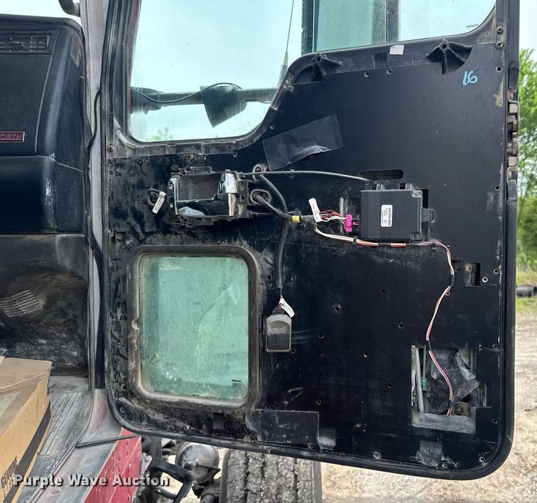 image for item DO0966 2006 Kenworth W900 ready mix truck